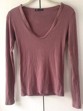 Zara Women’s Dusty Mauve Long-Sleeve Fone Ribbed Deep V-Neck Top